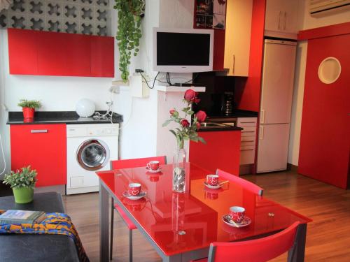 Estudio Renovado con Terraza a 200m de la Playa de Roses + Parking Privado y Climatización - ES-258-14