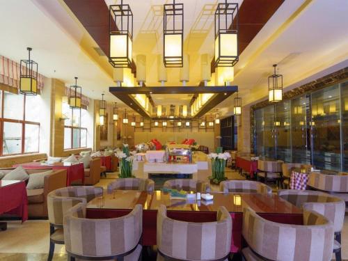 a dining room with tables and chairs in a restaurant at Chonpines Hotels·Qianxi Shuixi in Qianxi