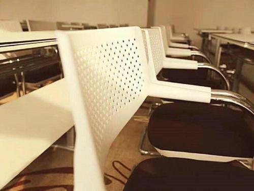 a row of empty desks in a classroom at James Joyce Coffetel·Anyang Text Museum in Anyang