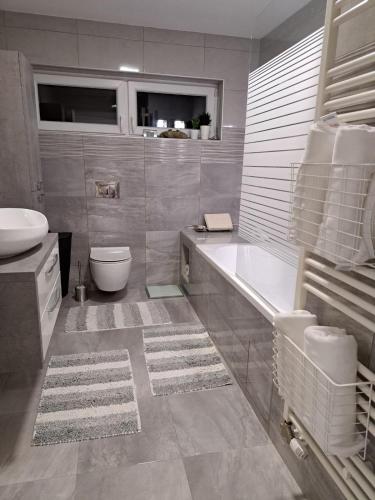 Ένα μπάνιο στο Apartmani Habibi