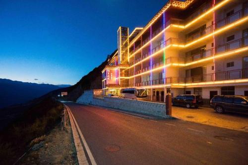Nespecifikovaný výhled na hory nebo výhled na hory při pohledu z hotelu