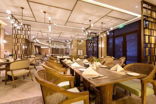 Landison Xinan Hotel Hangzhou 레스토랑 또는 맛집