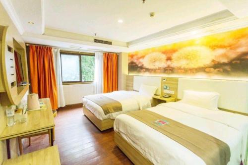 Un pat sau paturi într-o cameră la PAI Hotel·Chongqing Jiangbei Airport Changfu Road Light Rail Station