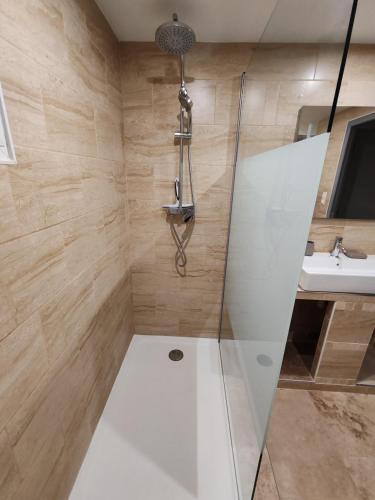 a bathroom with a shower and a sink at Appartement T3 NEUF proche centre ville, Clim et Parking et Centrale EDF in Valence-dʼAgen