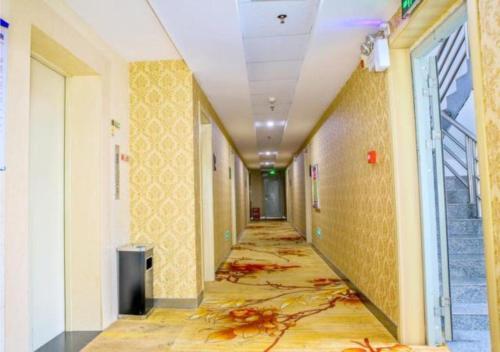 a hallway in an office building with a floor with leaves on it at Jtour Inn Fengcheng Railway Station Jianyi Avenue Xincheng in Fengcheng