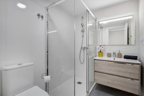 The Charming Oasis! 2 bedrooms - By HelloDomik