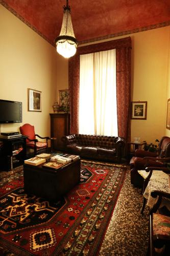 a living room with a couch and a rug at Hotel Villa Liana in Florence