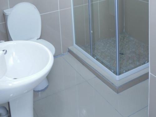 Un baño de Elam Guest House