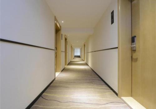 a hallway of an office building with a long corridor at City Comfort Inn Zunyi Meeting Site Medical College in Zunyi