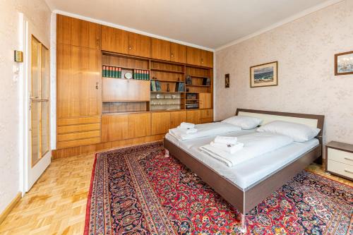 Vintage, View & Balcony by JR City Apartments