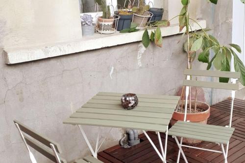 2-room apartment with terrace near Paris