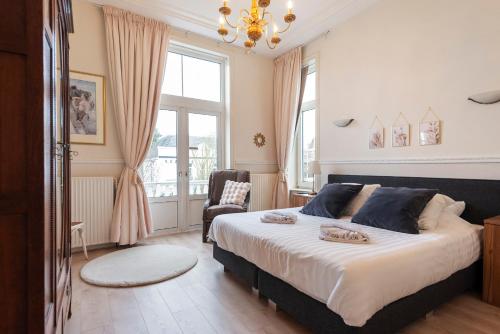 Gallery image of Charming and Historic Veranda Home in Zandvoort