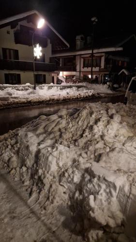 a pile of snow on the side of a street at night at Zum Franziskaner in Grainau
