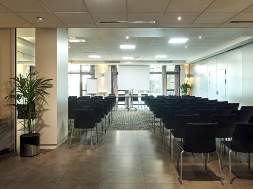 Espace de conférence ou salle de réunion dans l'établissement B&B HOTEL Paris 17 Batignolles