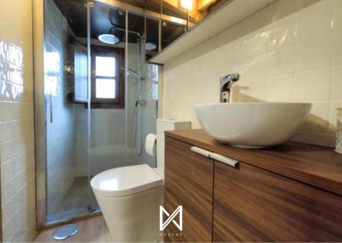 a bathroom with a sink and a toilet and a shower at MyStay - Casa do Talasnal by Refúgio ao Luar in Talasnal