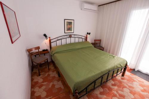 En eller flere senge i et værelse på Vila Jadran