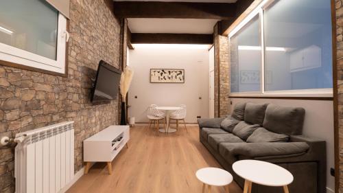 Céntrico, junto a estación de bus/tren, y playas