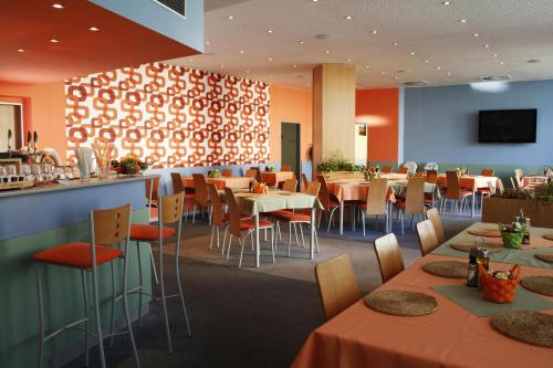 Sport Hotel Ticha Orlice tesisinde bir restoran veya yemek mekanı