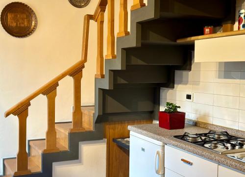 a kitchen with a stove and a staircase at Residence Internazionale in Pietrasanta