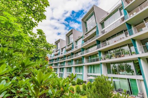 Exceptional 3BR Apartment with Gym Pool and Terrace