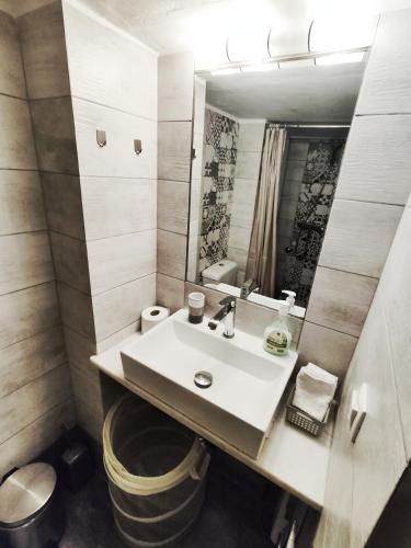 Athenian Dream Studio by YHA