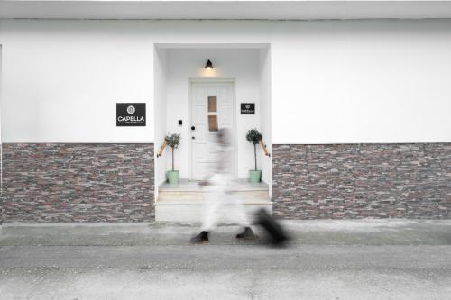 Muka bangunan atau pintu masuk Capella Skiathos, Town