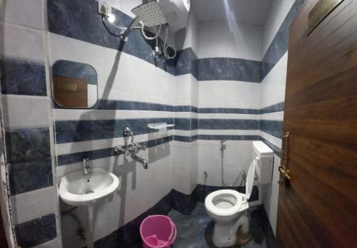 Kupatilo u objektu Hotel Shiv Ganga