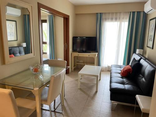 URB. JARDINES DE ISLA CANELA PRIMERA PLANTA