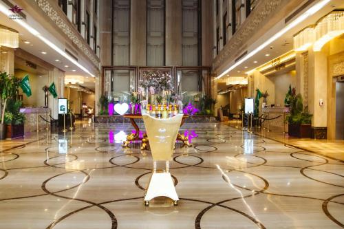 a lobby with a vase filled with pens at Violet Al Azizia Hotel MASJID Al Qatari in Makkah