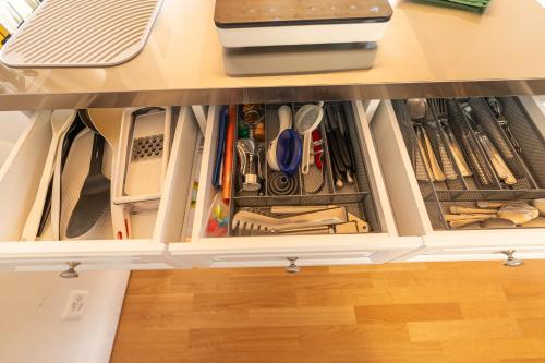 a drawer in a kitchen cabinet filled with utensils at Tiny House Chez Claudine - Relaxen, Workspace, Nähe Thermen, Netflix, free Parking & Wifi in Brugg