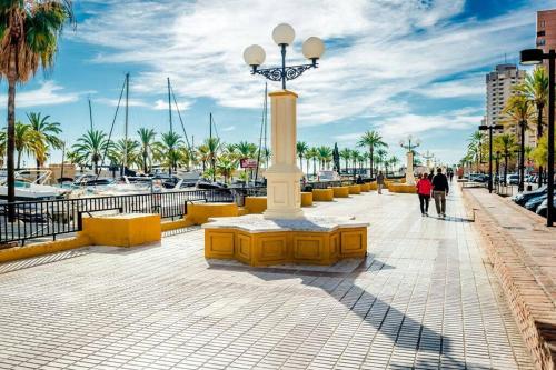 APARTAMENTO EN FUENGIROLA Con parking privado