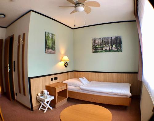 Postel nebo postele na pokoji v ubytování Hotel Seebach