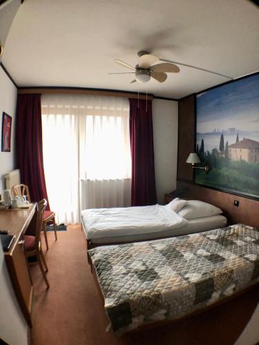 a hotel room with two beds and a painting on the wall at Hotel Seebach in Großenseebach