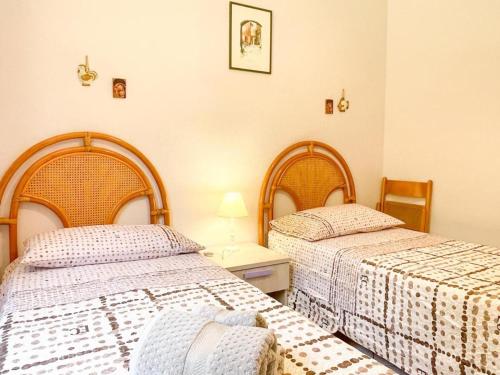 Ένα ή περισσότερα κρεβάτια σε δωμάτιο στο Torre di Chia Holiday Home