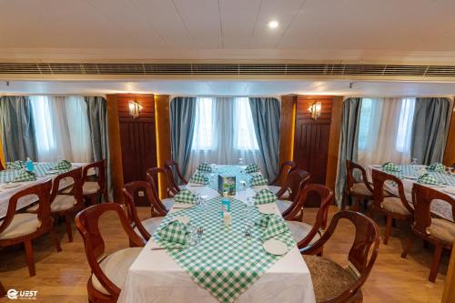 Posezení v ubytování Nile Quest Cruise - 4 or 7 Nights From Luxor each Saturday and 3 or 7 Nights From Aswan each Wednesday