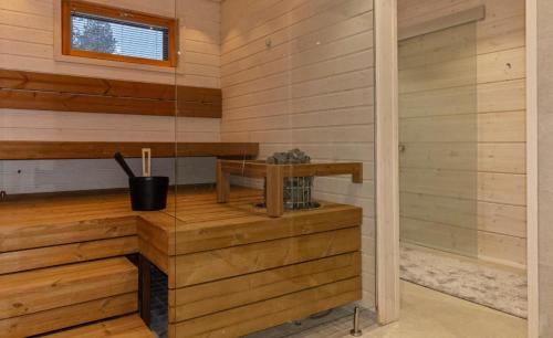 a sauna with a bench and a window at Villa Paadari in Inari