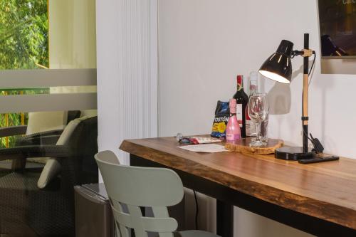 a table with a lamp and wine bottles on it at Alto Bonito Campestre in Circasia