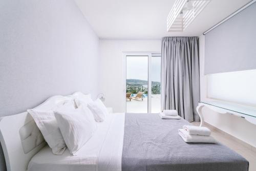 Ένα ή περισσότερα κρεβάτια σε δωμάτιο στο Delfini Villas 1, 2, 3, 4, 5, 6 - Kalamaki