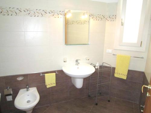 Koupelna v ubytování Cozy apartment in Gagliano del Capo 60 m² with spacious balcony