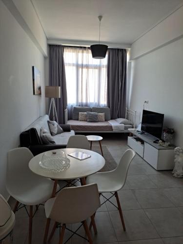 Attalos luxury flat Psyrri square
