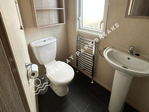 Koupelna v ubytování Haywood - 3 bed Pet Friendly Holiday Home at Seal Bay