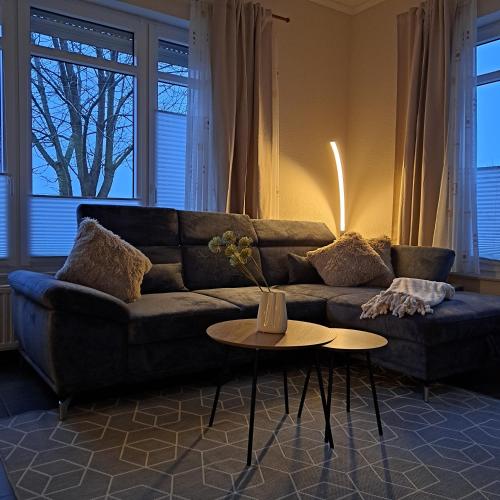 a living room with a couch and a table at Seeliebe, 300 Meter zum Wasser, mit Terrasse und Garten in Lembruch