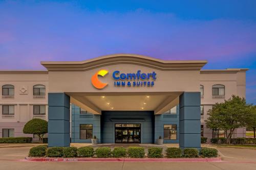 a building with a sign that reads comfort inn and suites at Comfort Inn & Suites Irving Las Colinas DFW in Irving