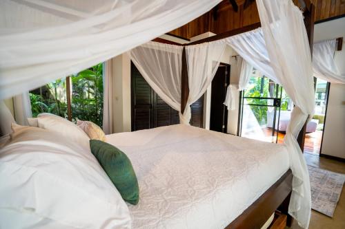 מיטה או מיטות בחדר ב-Jade Nosara