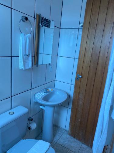Bilik mandi di Syros Hotel