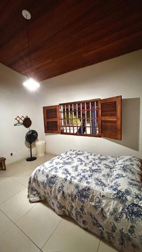 a bedroom with a bed and a window at Casa Pierot in Luis Correia