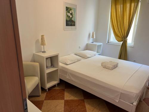 Ένα ή περισσότερα κρεβάτια σε δωμάτιο στο Apartments and Rooms Katija & Egon