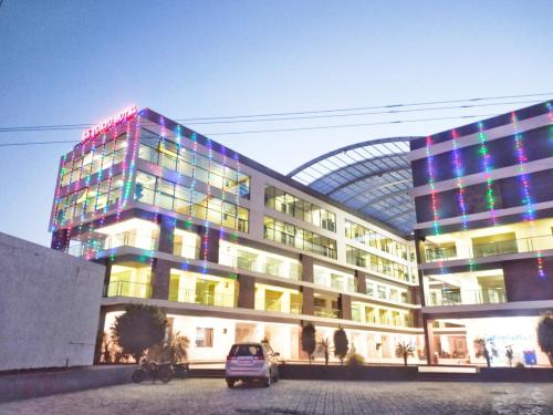 Gallery image of Le Tokyo Hotel Vithalapur in Vithalpur