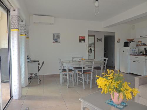 Petit Paradis a Saint Mandrier 1 chambre plage à 4 mn CLIM Parking Wifi