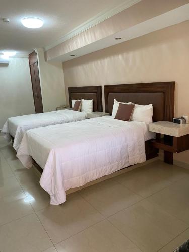 Postel nebo postele na pokoji v ubytování Hotel San Ignacio Inn
